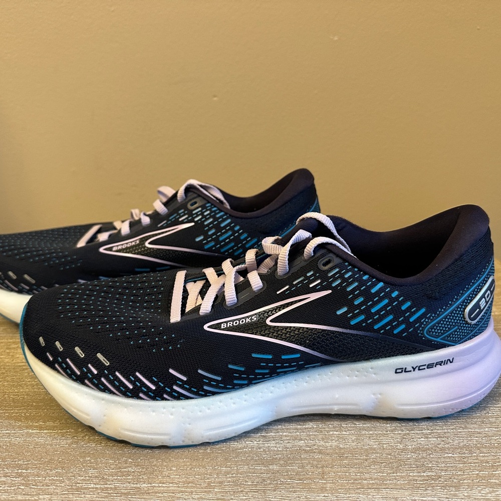 Brooks Women's Navy Blue and White Glycerin Athletic Shoes